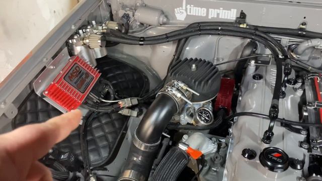 BOOSTED 1985 TOYOTA PICKUP!! смотреть онлайн