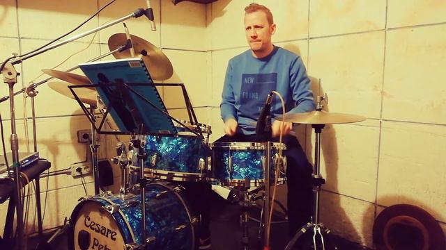 Cesare Petrelli plays "Tony Solo" (Dante Agostini) смотреть онлайн