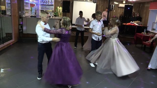 САМЫЙ ЛУЧШИЙ ТАНЕЦ ВЫПУСКНИКОВ смотреть онлайн