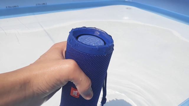 JBL FLIP 4 - Water Test!!! смотреть онлайн