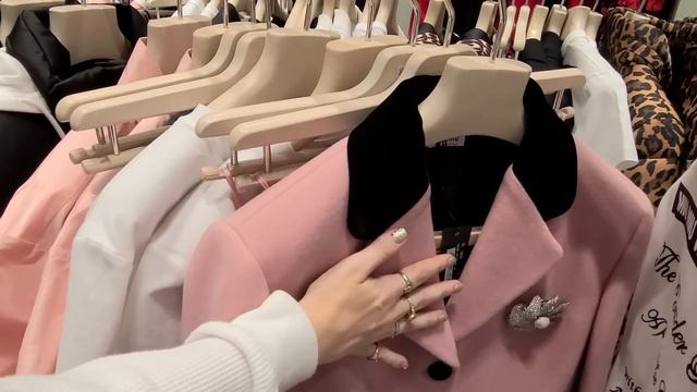 Going To A DESIGNER Outlet Mall! (Prada, Gucci & More!) смотреть онлайн