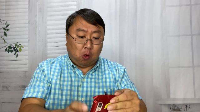 Rare Nestle Kit Kat Mint and Cookies and Cream Review смотреть онлайн