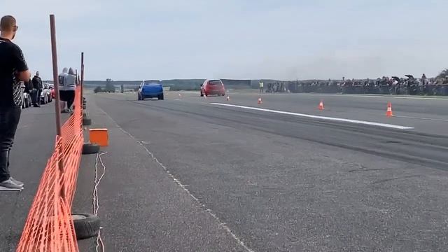 Fiat Punto 1.9JTD Vs Opel Corsa A 2.0 смотреть онлайн