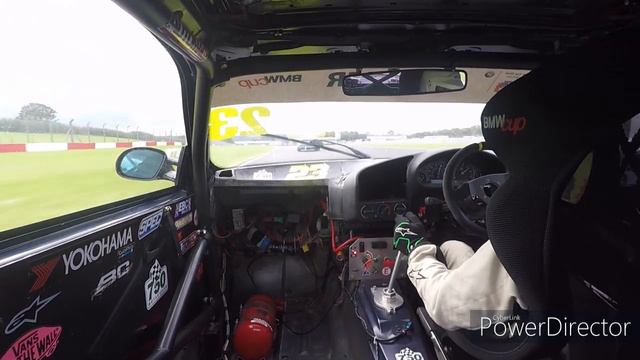 BMW CCR - Donnington Park - Race 1 - Class win смотреть онлайн