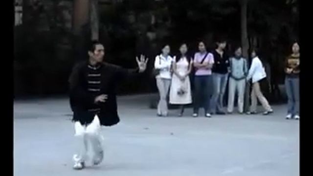 Ван Гуйлян демонстрирует багуачжан / Ba Gua demonstration by Wang Guiliang смотреть онлайн
