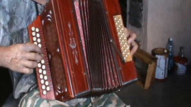 Девушка на белом Мерседесе с нотами в цифрах смотреть онлайн