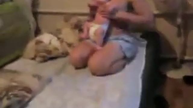 малыш ходит смотреть онлайн