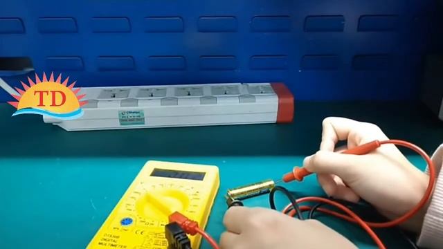 Đồng hồ đo vạn năng cho thợ điện tử DT-830D смотреть онлайн