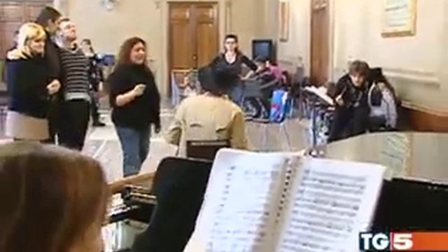 Teatro Comunale di Bologna : Elisir d'Amore - TG5 intervista a Daniele Rustioni смотреть онлайн