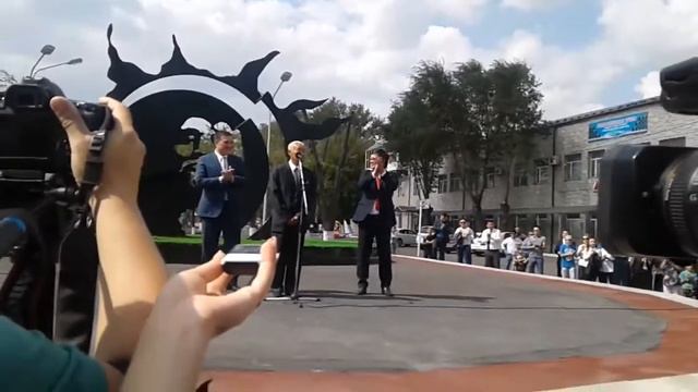 Открытие памятника В.Цоя в Караганде, с Робертом Цой... смотреть онлайн
