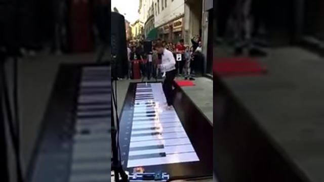 Лучшая игра на пианино ногами! Best Game on the piano legs! смотреть онлайн