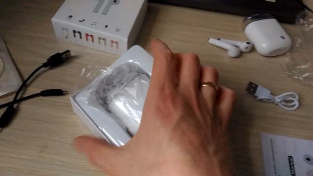 Беспроводные наушники i7S TWS. смотреть онлайн