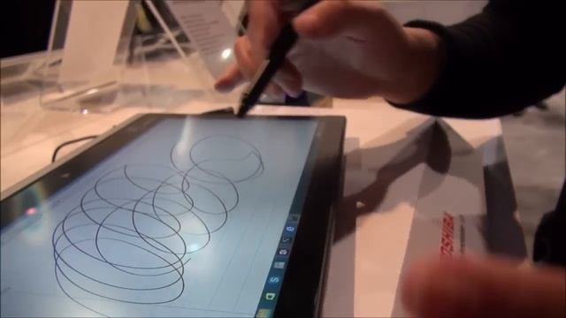 Toshiba Portege Z20t at CES 2015 смотреть онлайн