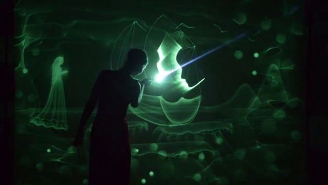 Необыкновенные световые картины на праздник! Рисование светом смотреть онлайн
