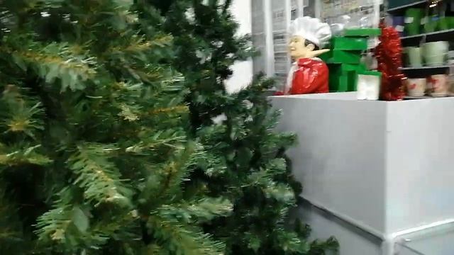 Новогодние игрушки, свечи и хлопушки... смотреть онлайн