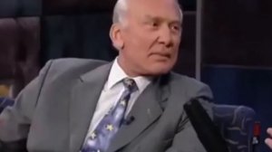 Слушайте ,что говорит летчик-космонавт Эдвин Олдрин.