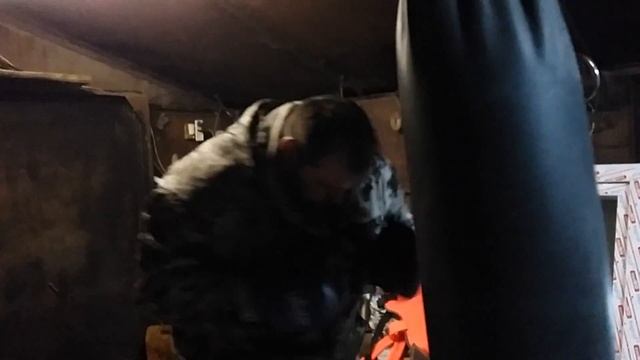 Разогрев перед работой по мешку, 8 раундов по 2.30 минуты раунд, минута отдых. По тихонько худею. смотреть онлайн