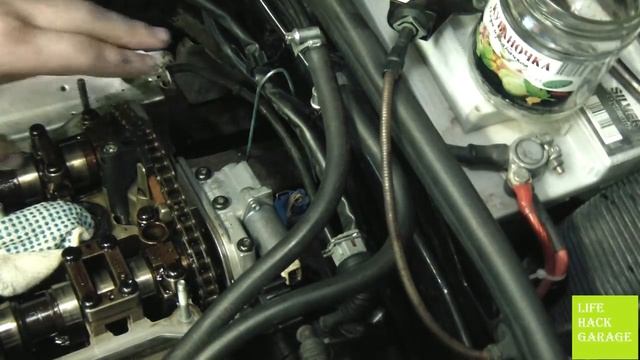 Замена прокладки гидронатяжителя цепи (фазорегулятора) VW Passat B5. смотреть онлайн