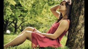 Стою под тополем, грызу травиночку