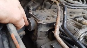 Снимаем штуцер с кпп с гидрокулисой ман тга