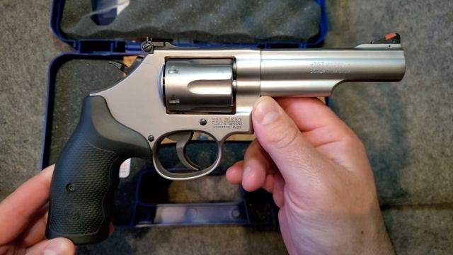 Smith & Wesson Model 66-8 .357 Magnum Revolver смотреть онлайн