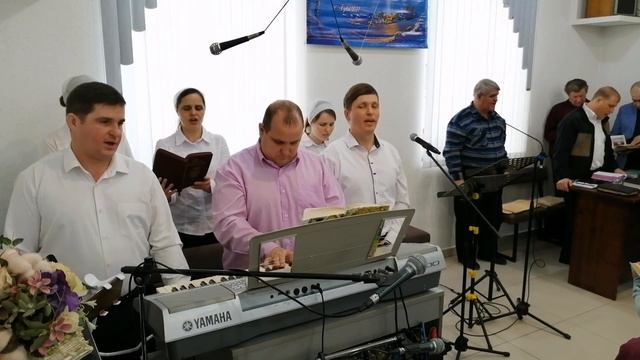 Младенца дал нам вечный Бог /Песнь Возрождения - 592/ общее пение г.Горячий Ключ смотреть онлайн