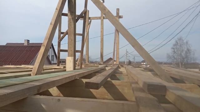 Установка стоек под конек крыши. Установка конька смотреть онлайн