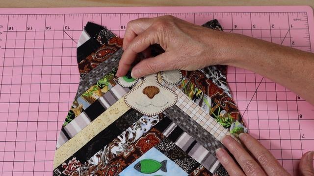 Patchwork Cat Cushion || FREE PATTERN || Full Tutorial with Lisa Pay смотреть онлайн