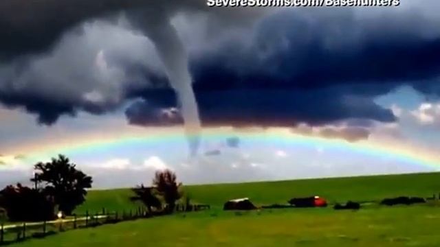 Уникальное явление,торнадо и радуга смотреть онлайн