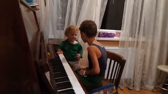 Невозмутимость ребенка в 1.3 года! смотреть онлайн