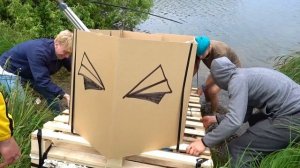 ПЛОТ ИЗ МУСОРА | КАК СДЕЛАТЬ ПЛОТ ИЗ БУТЫЛОК, МОНТАЖНОЙ ПЕНЫ И ПОДДОНОВ СВОИМИ РУКАМИ | ВЫЖИВАНИЕ