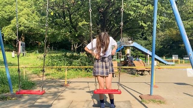 【パンチラ】JKがブランコ本気で漕いでみた? смотреть онлайн