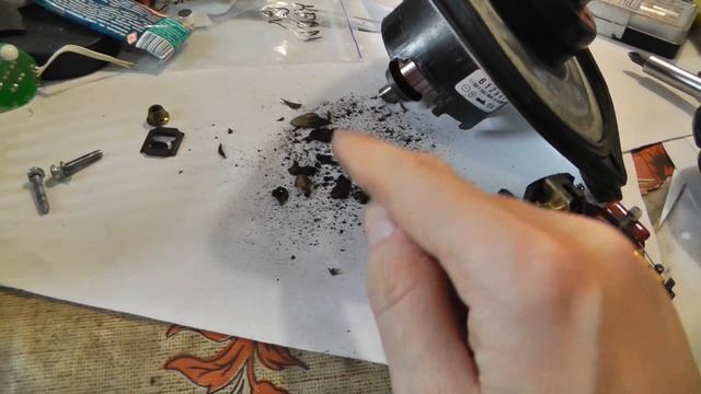 Снимаем, разбираем и чистим вентилятор печки салона авто. Устраняем скрип и свист смотреть онлайн