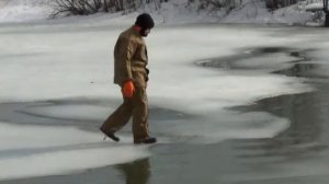 Какую опасность таит в себе весенний лед, смотрим...