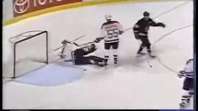 Alex Mogilny's shorthanded goal vs Panthers from Mark Messier pass (23 oct 1998) смотреть онлайн