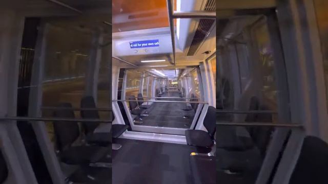 Funicular Doha Hamad airport, Qatar. Фуникулёр в аэропорту Доха, Катар. смотреть онлайн