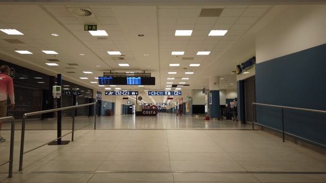 Quarantine measures in the Václav Havel Airport Prague. Summer 2020. Coronavirus Prevention. смотреть онлайн