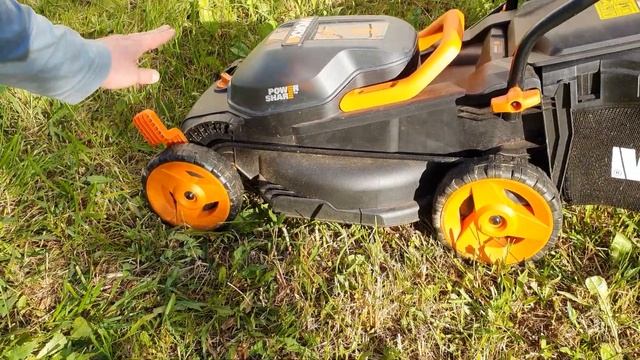 Обзор аккумуляторной газонокосилки Worx WG779E смотреть онлайн