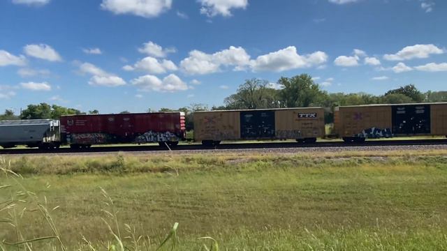 Up 9044 Leads a Mixed Freight Train!! | Through Lawrence, Kansas!! | Honkin Loud!! | UP SD70ACe!! смотреть онлайн