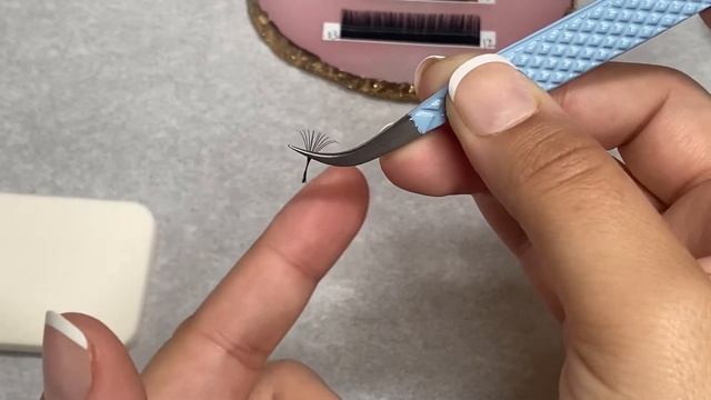 How to Easily Make Volume Handmade Lash Fans! Pinching Method смотреть онлайн