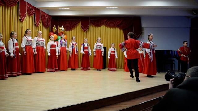 " Образцовый ансамбль русской песни "Веснушки" - Вдоль по улице, улице широкой" смотреть онлайн