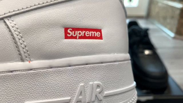COMPARISON: Nike Supreme Air Force 1 Low - Black vs. White (Which is Better?) смотреть онлайн