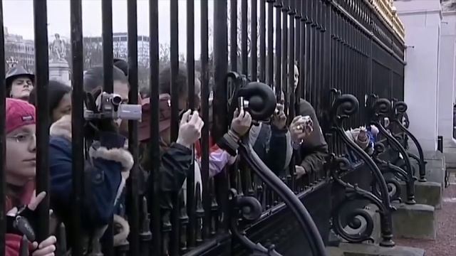 СЛУЧАИ, КОГДА ГВАРДЕЙЦЫ НЕ ВЫДЕРЖАЛИ / ПОЧЕМУ НЕ СТОИТ ЗЛИТЬ ГВАРДЕЙЦЕВ?