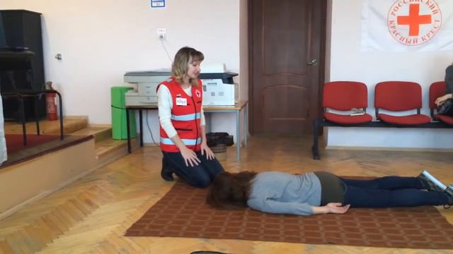 Как перевернуть пострадавшего