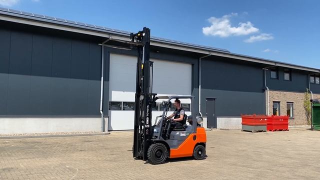 Toyota Tonero 25 2 5 ton LPG Heftruck stocknr 3488 смотреть онлайн