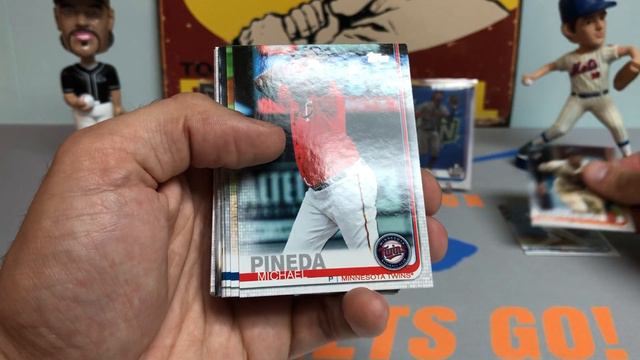 *Pack War vs. G Dubs Collects* 2019 Topps Hanger Box - Huge Rookie Stamp Pull!!! смотреть онлайн
