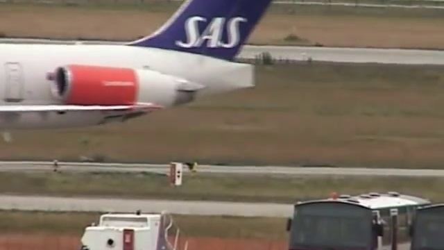 Scandinavian Airlines - McDonnell Douglas DC-9-41 Take-off From Ferihegy Airport. 1997