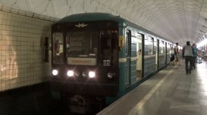 Московский Метрополитен 81-717/714 серии 2663 и 2533 на станции Спортивная