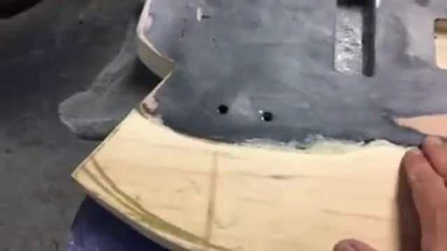 Gene Simmons DIY axe bass part 3 смотреть онлайн