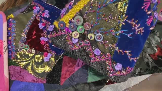 ОБЫКНОВЕННОЕ ЧУДО КРЕЙЗИ КВИЛТ ПИЦЦА ШЬЕМ ИЗ ЛОСКУТКОВ смотреть онлайн